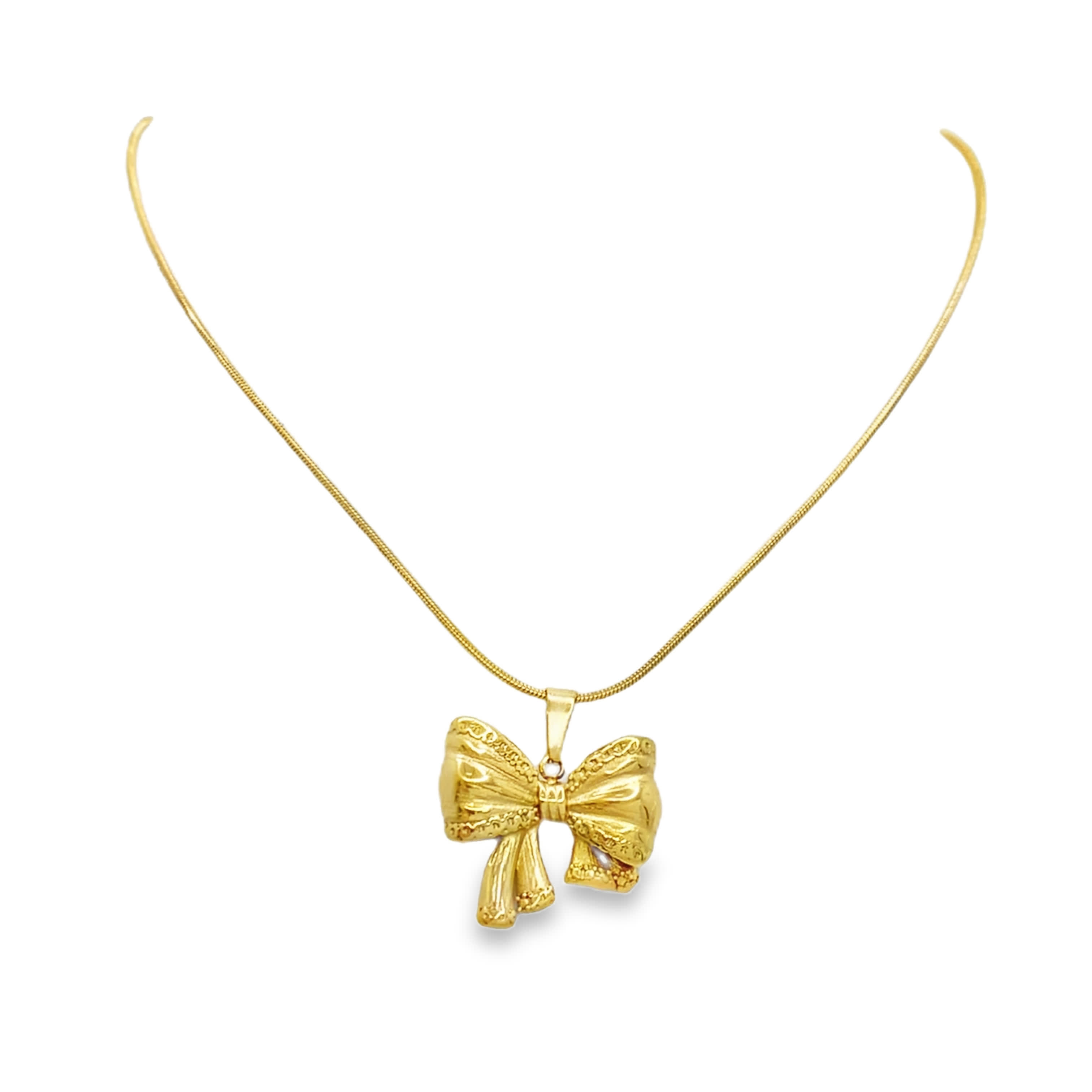 Naszyjnik z zawieszką w kształcie kokardy ze złoconej stali