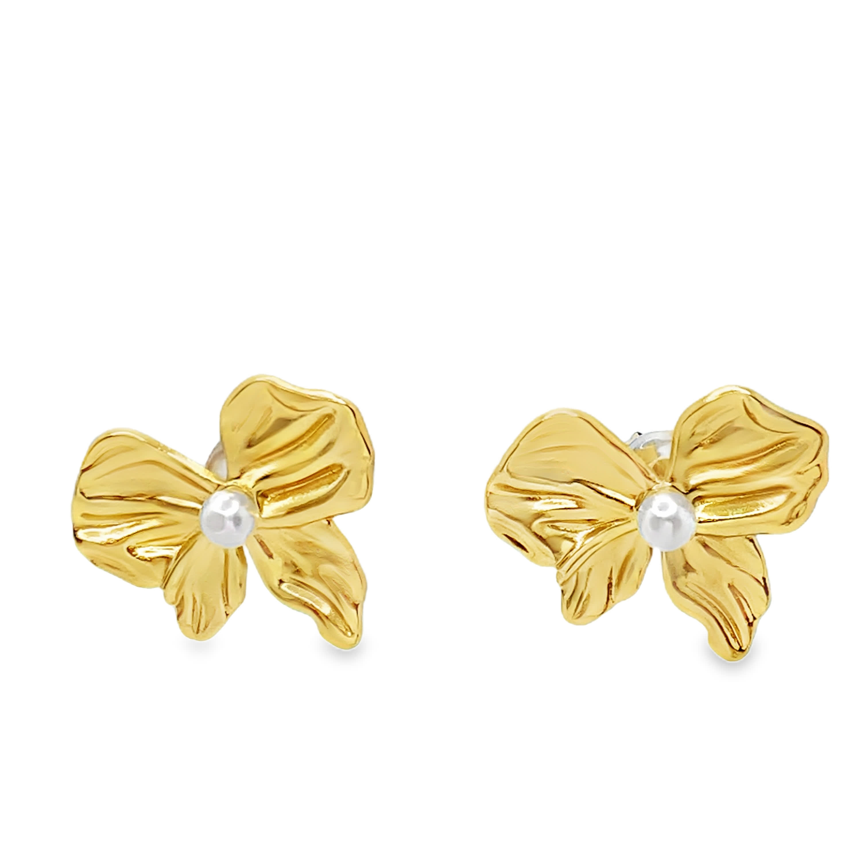 Złocone kolczyki z perłowymi akcentami w kształcie kaboszonu