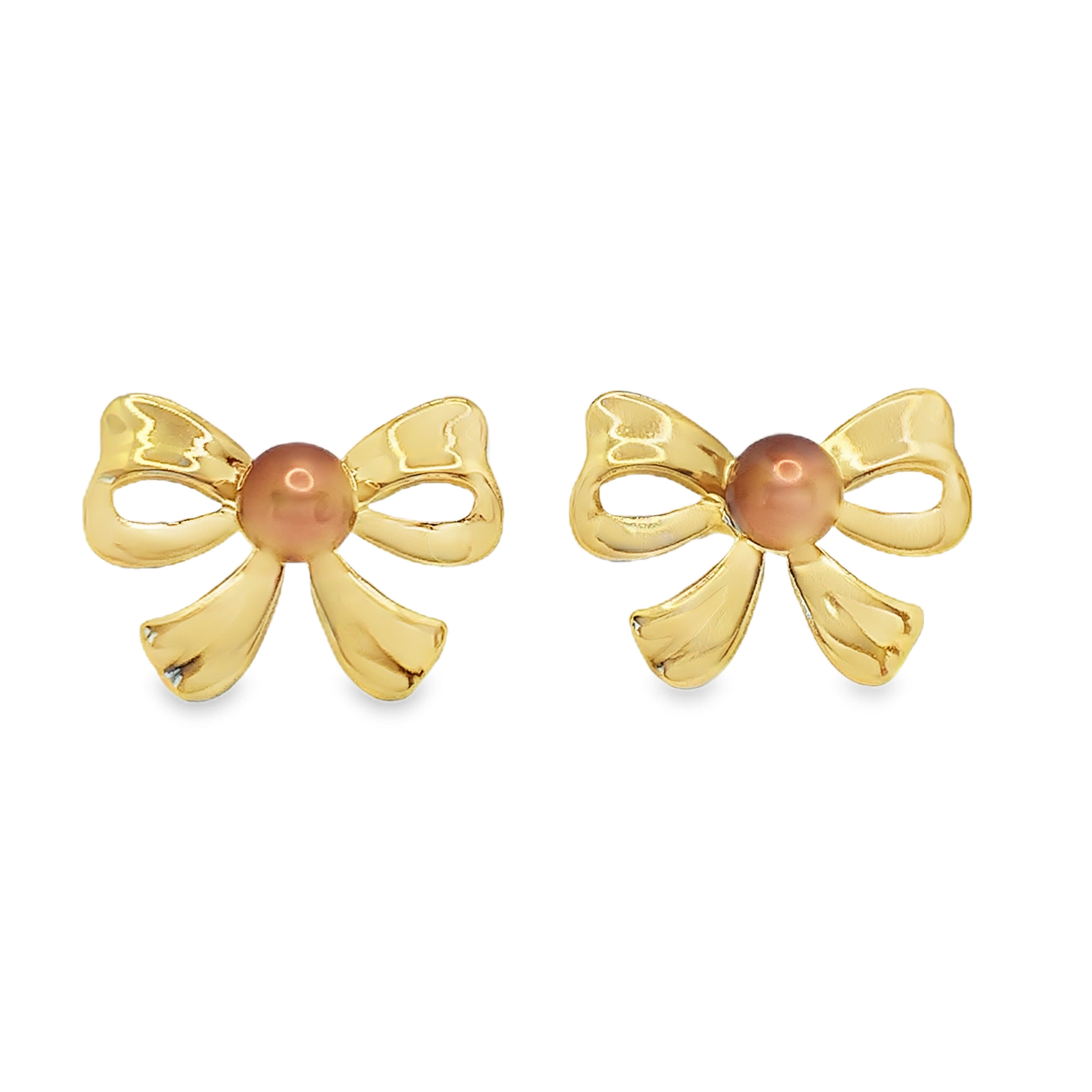 Złocone kolczyki z okrągłą perłą w kolorze czerwono-pomarańczowym