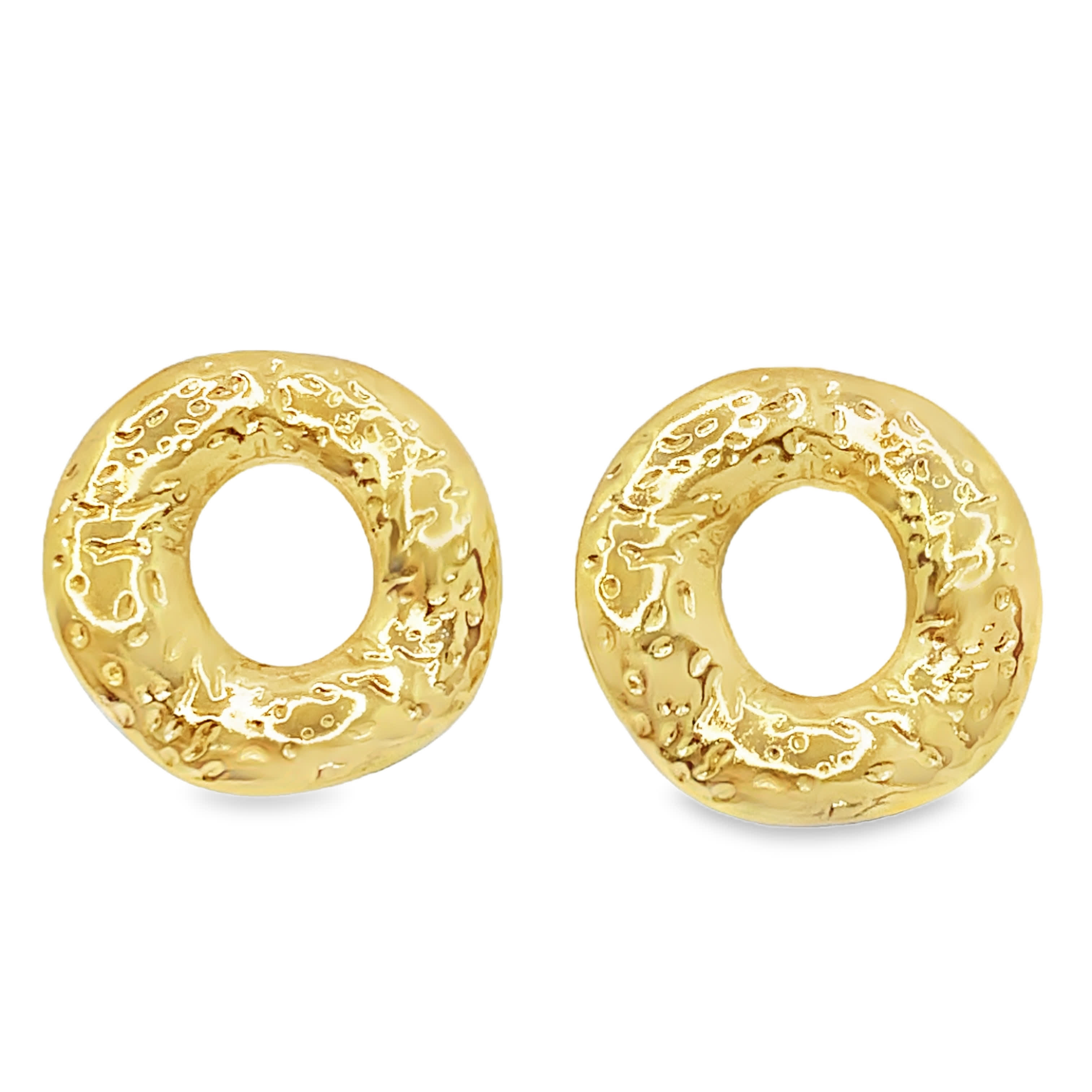 Złocone kolczyki w kształcie pączków