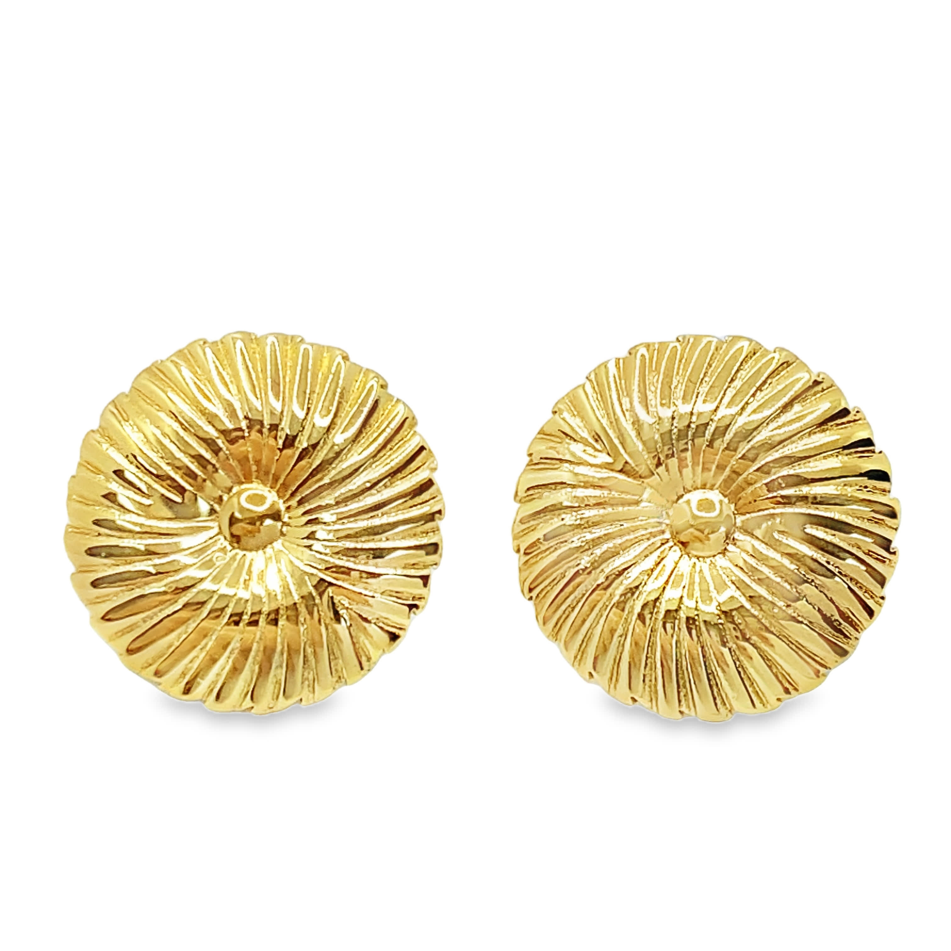 Teksturowane złocone kolczyki z promieniami słonecznymi