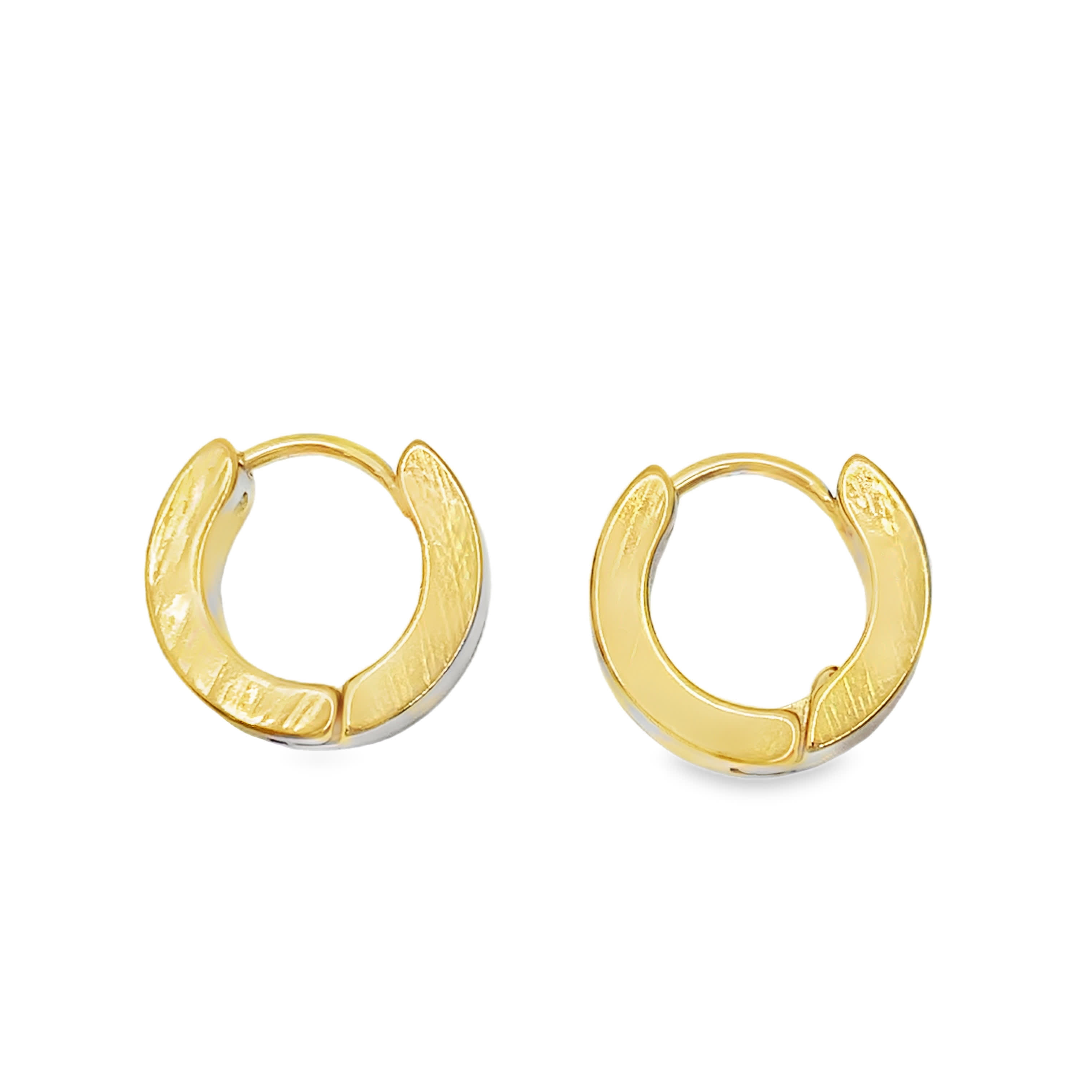 Klasyczne złocone kolczyki koła: minimalistyczna elegancja