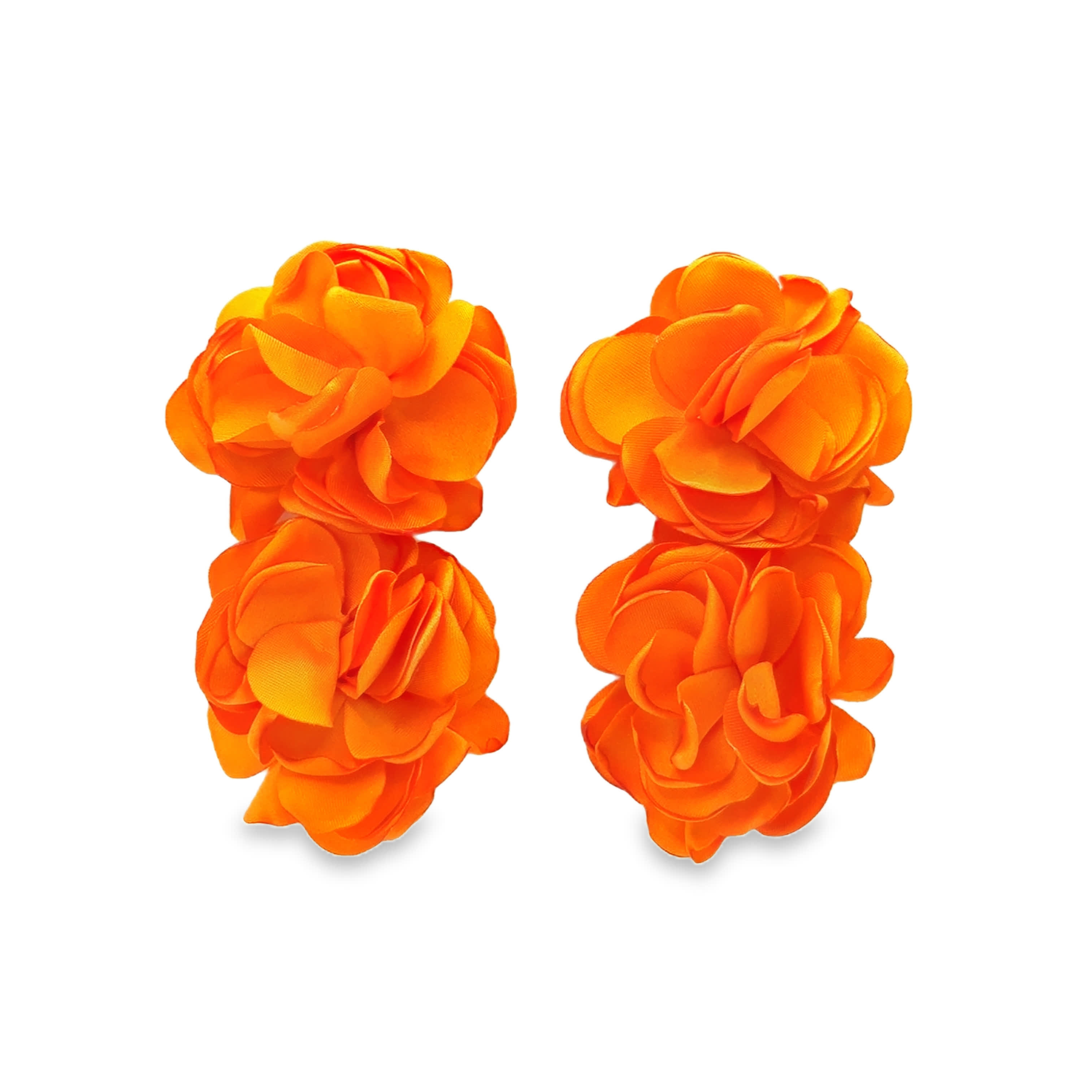 Fantazyjne kolczyki z motywem kwiatowym i wykończeniem ze złoconej stali