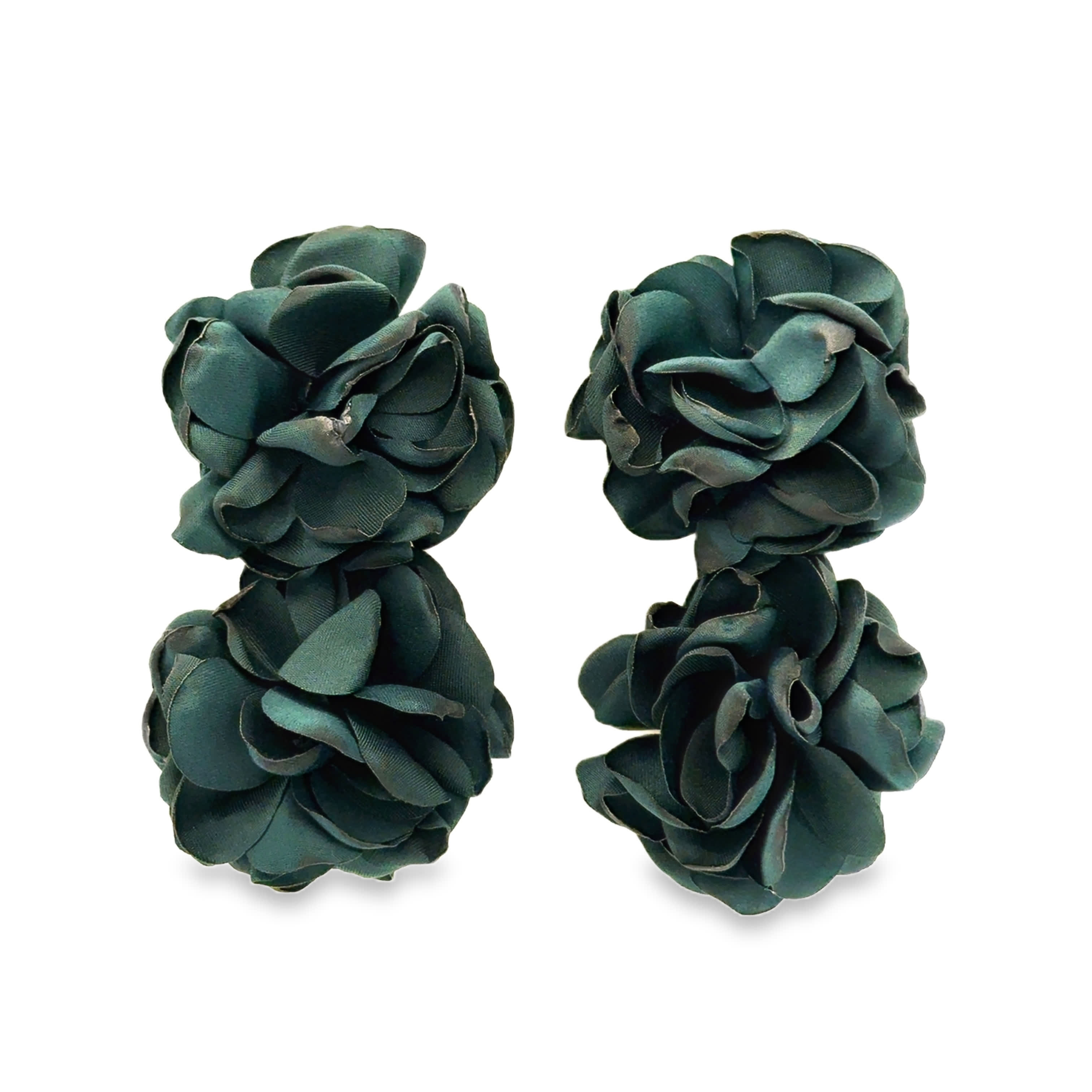 Zielone kolczyki z motywem kwiatowym