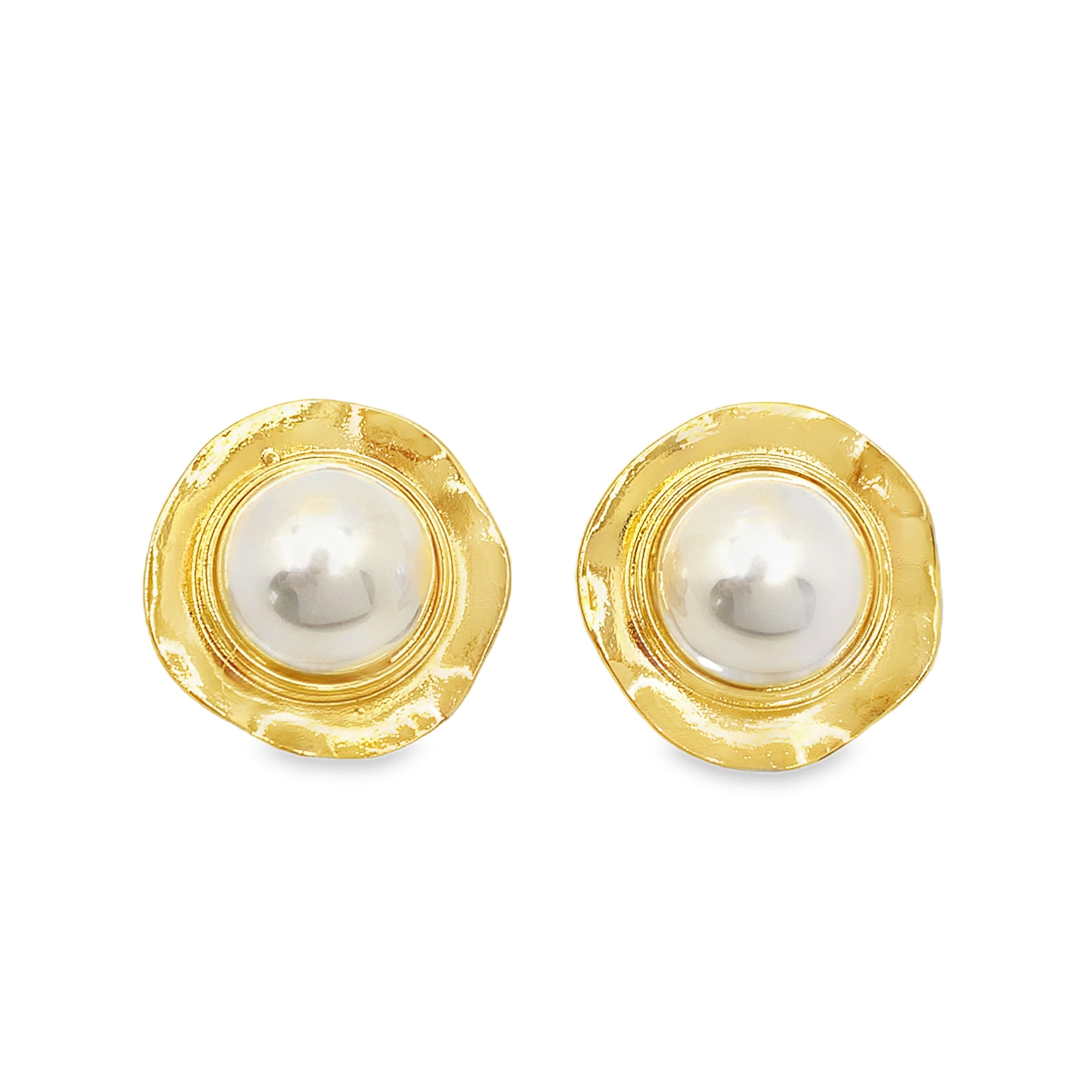 Kolczyki w kolorze żółtego złota z okrągłymi perłami kaboszonowymi