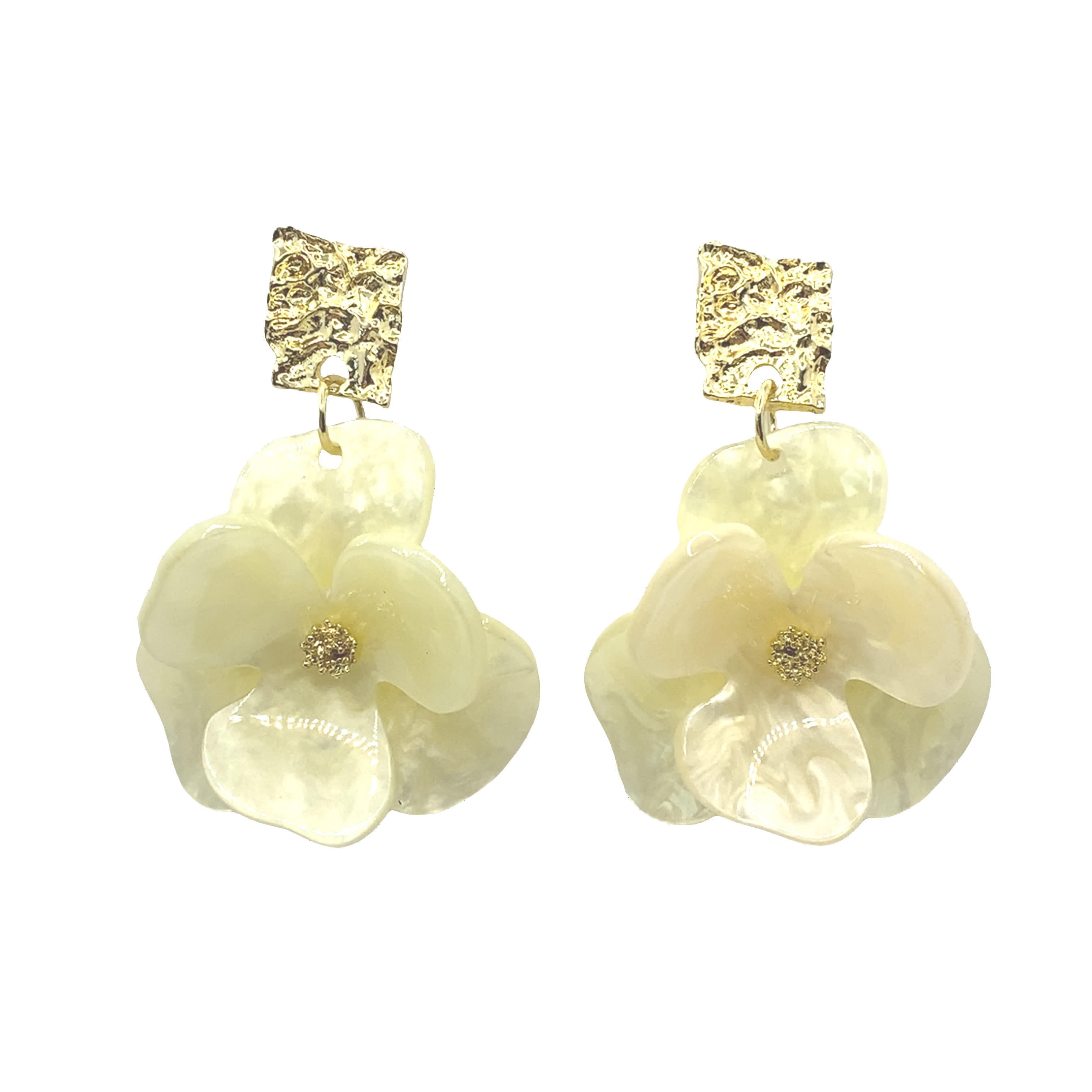 Kolczyki z żywicy w kolorze kości słoniowej z motywem kwiatowym w odcieniu żółtego złota
