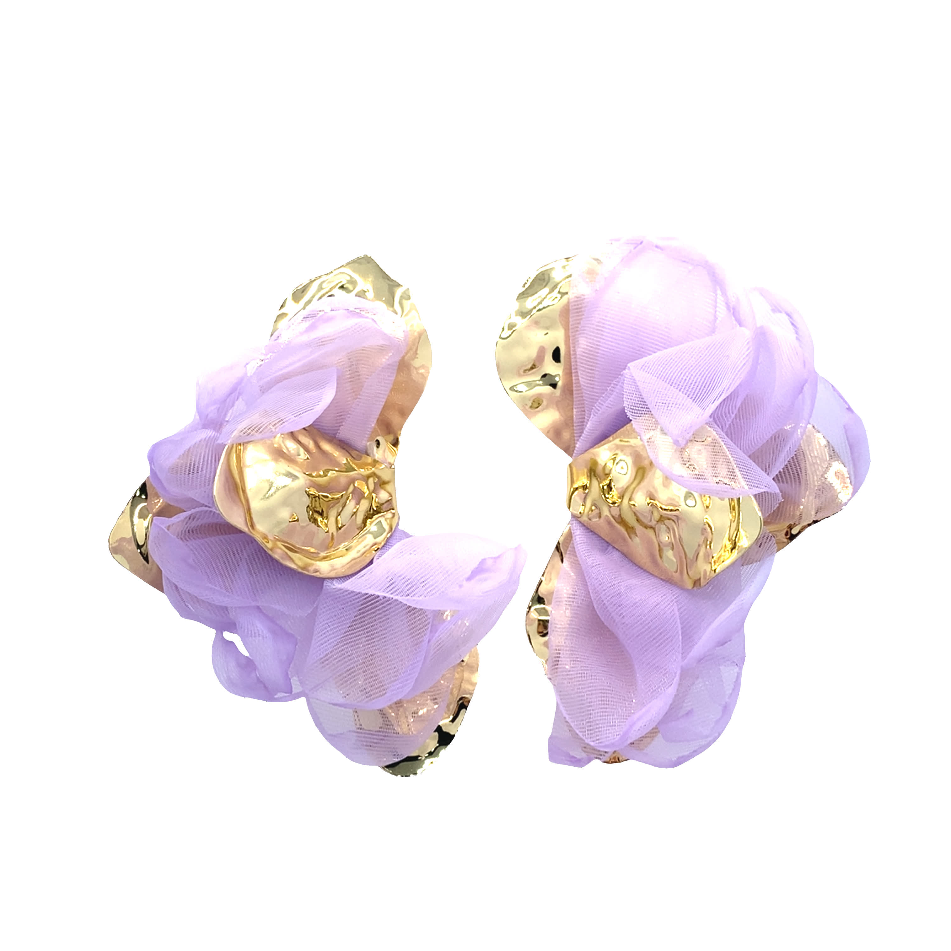 Fakturowe Kolczyki Sztyfty z Liliowym Detalem Materiałowym