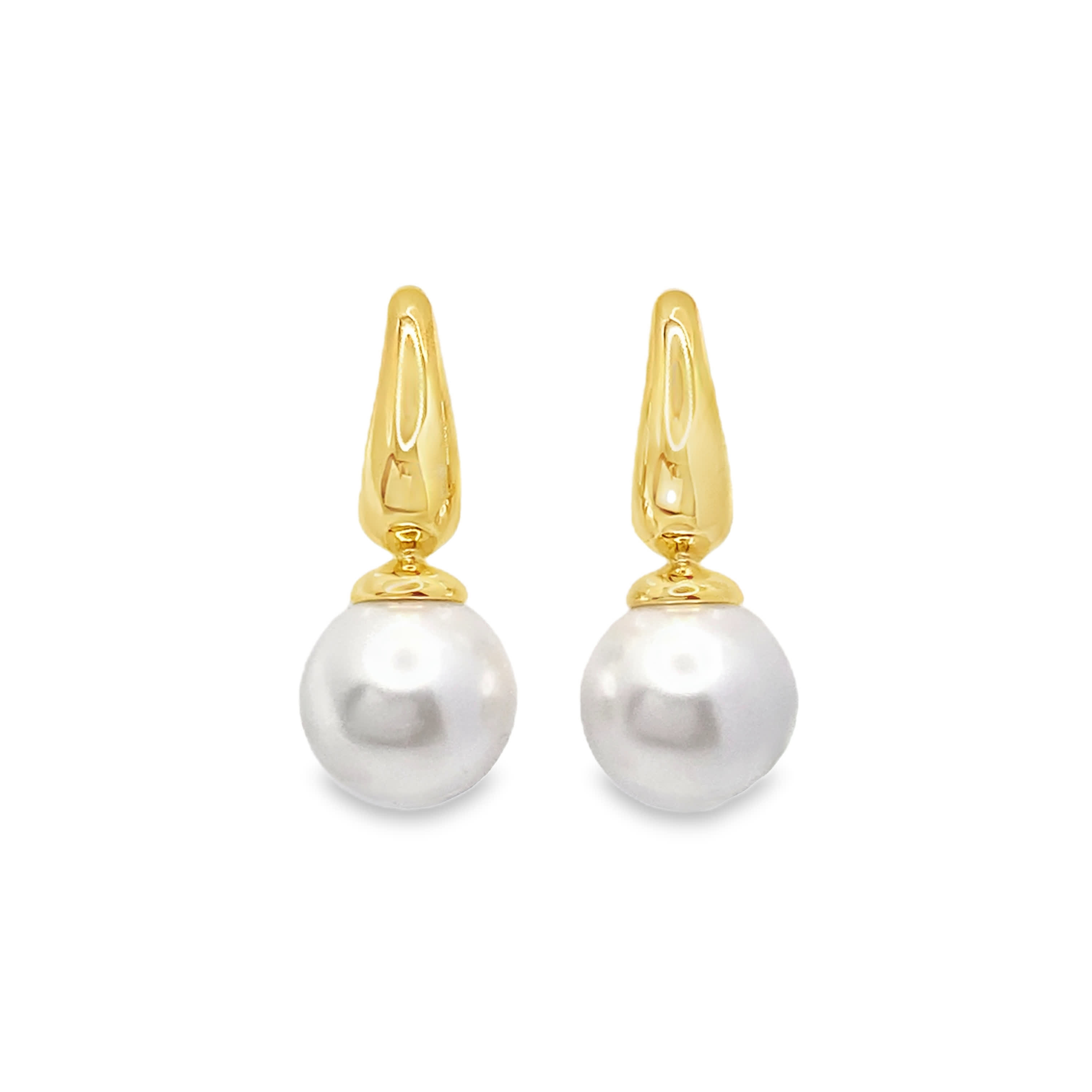 Kolczyki w kolorze żółtego złota z okrągłymi perłami