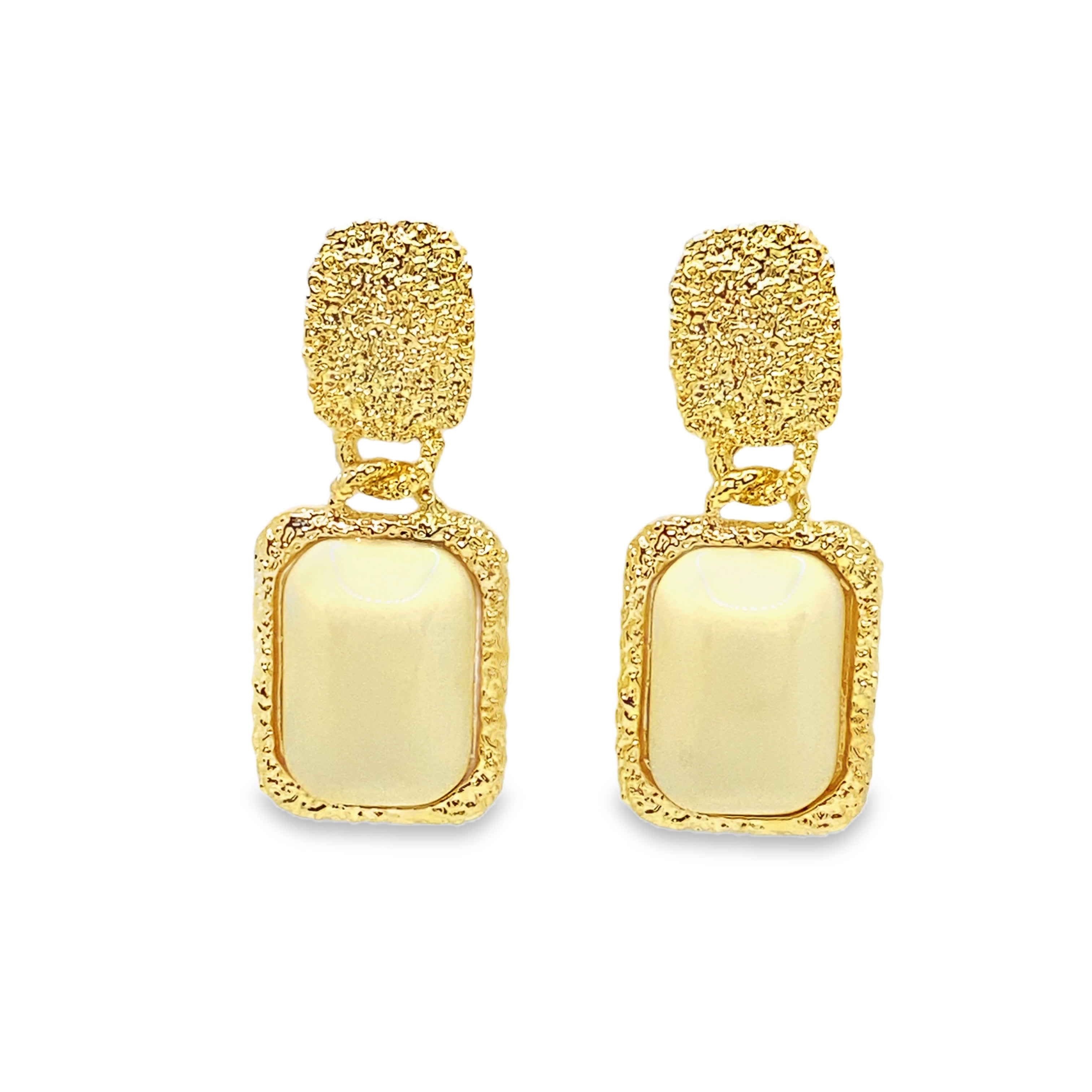 Teksturowane kolczyki w kolorze żółtego złota