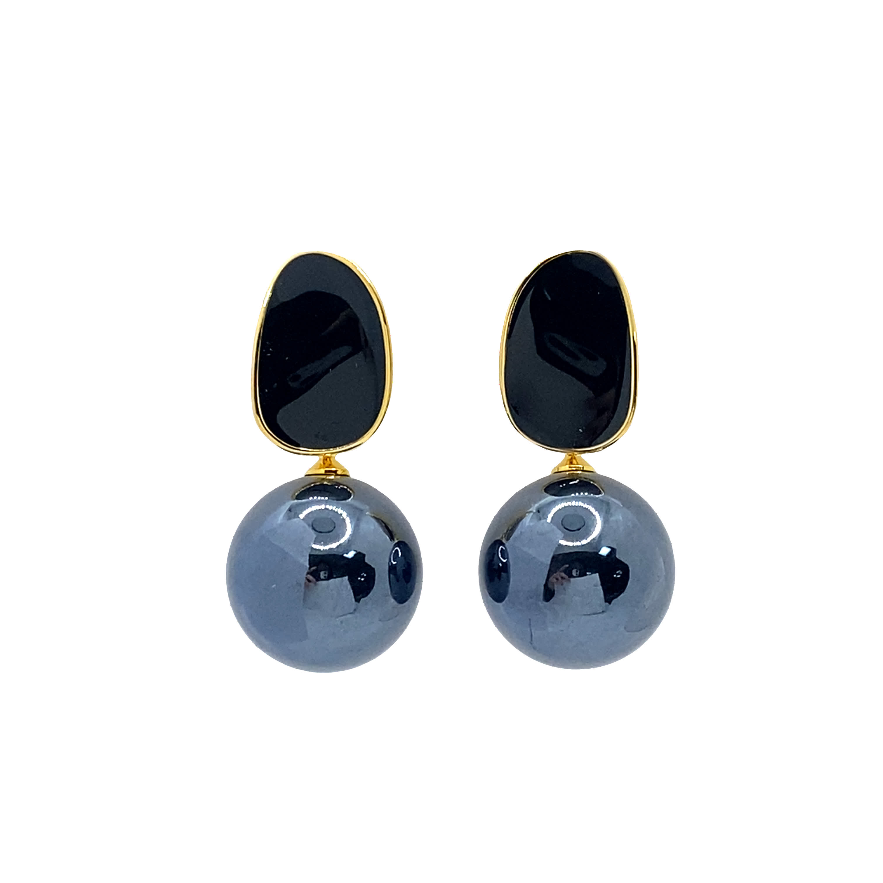 Kolczyki w kolorze żółtego złota z okrągłymi niebieskimi perłami