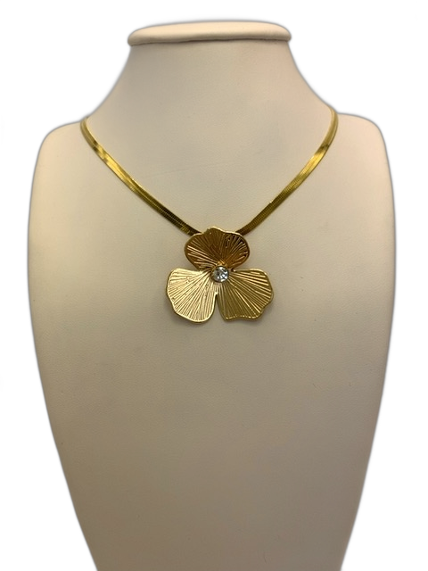 Naszyjnik z kwiatem